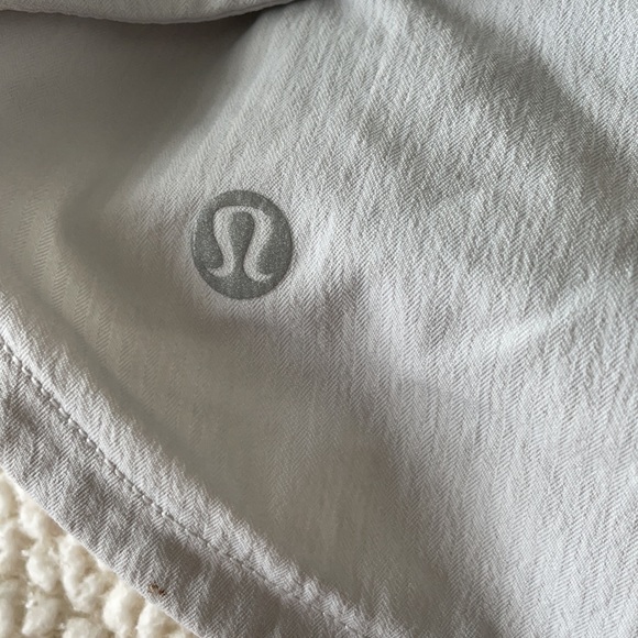 White lulu lemon speed up shorts 2.5” - Picture 3 of 3